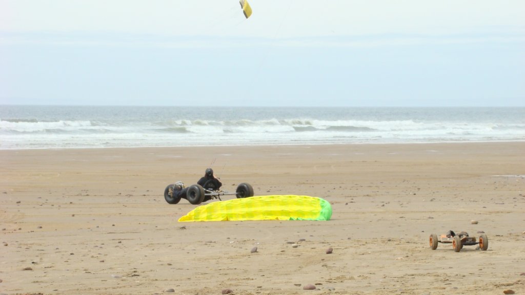 buggybagsracekitesrhosilli0408115.jpg