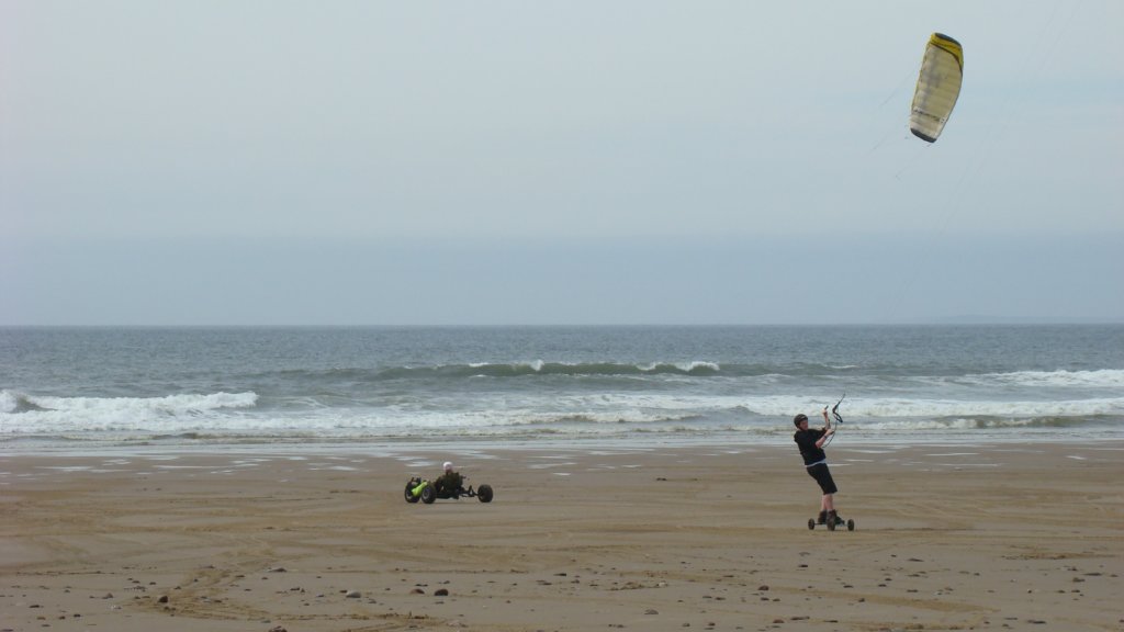 buggybagsracekitesrhosilli0408120.jpg