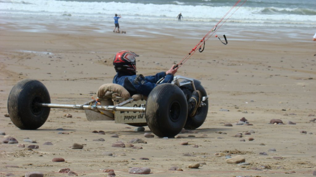 buggybagsracekitesrhosilli040870.jpg