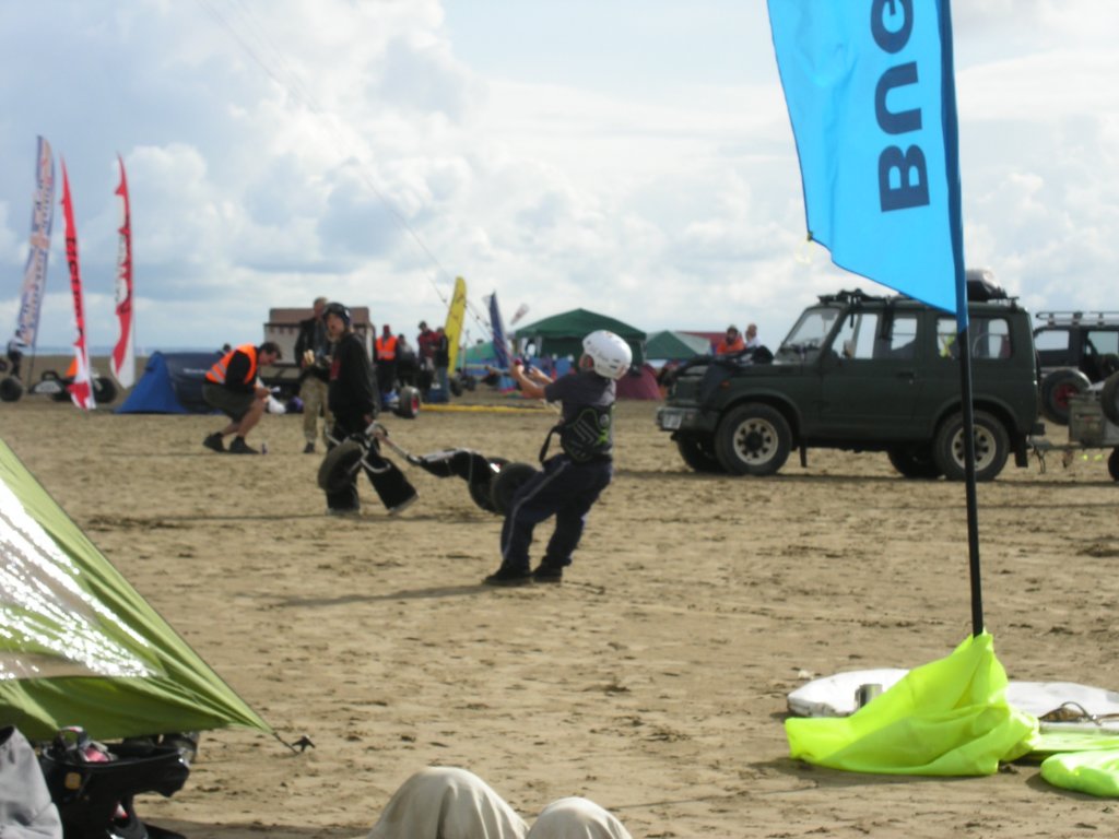 hoylake24hrchallengebuggybagsjun07101.jpg