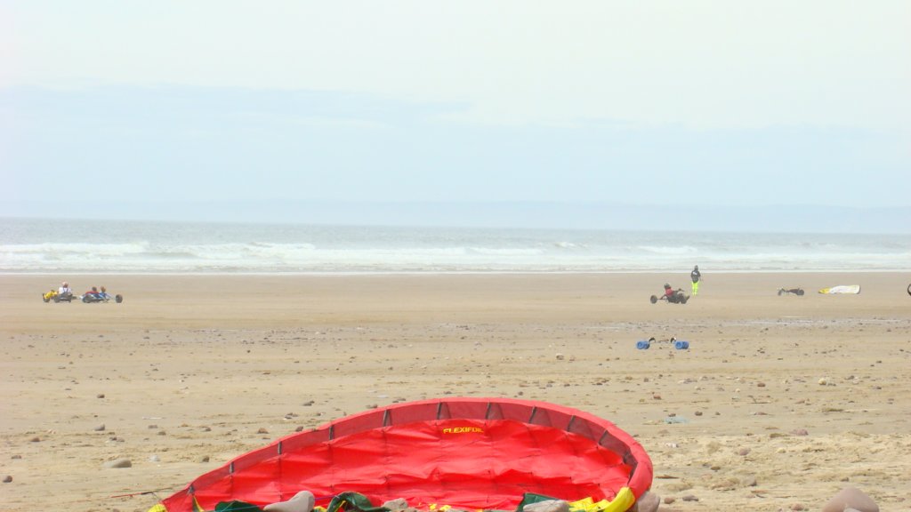 buggybagsracekitesrhosilli040811.jpg