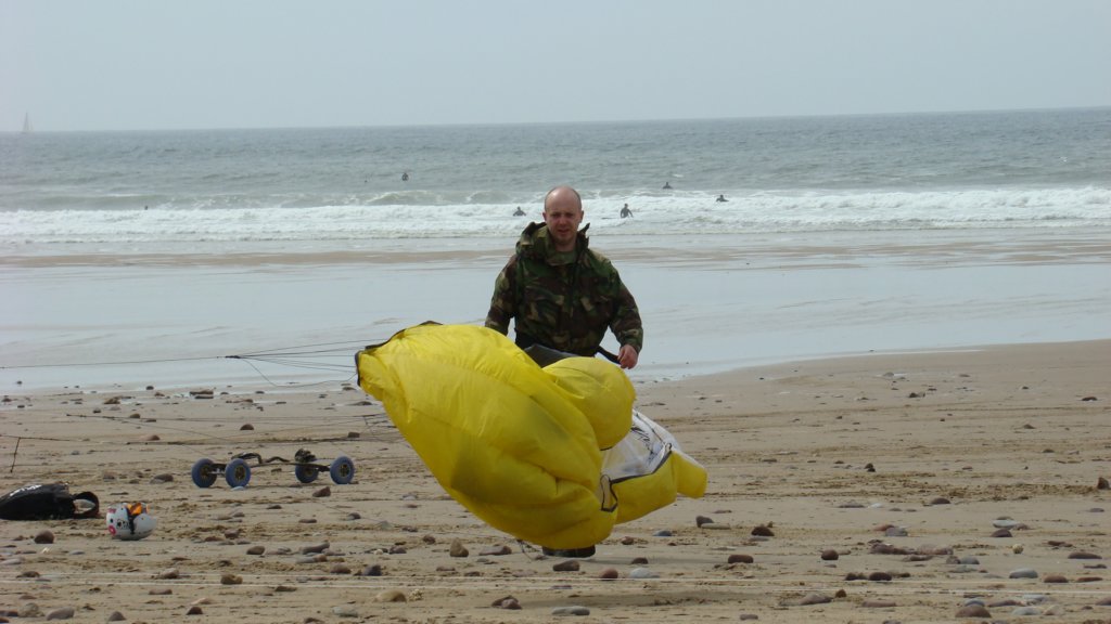 buggybagsracekitesrhosilli0408124.jpg