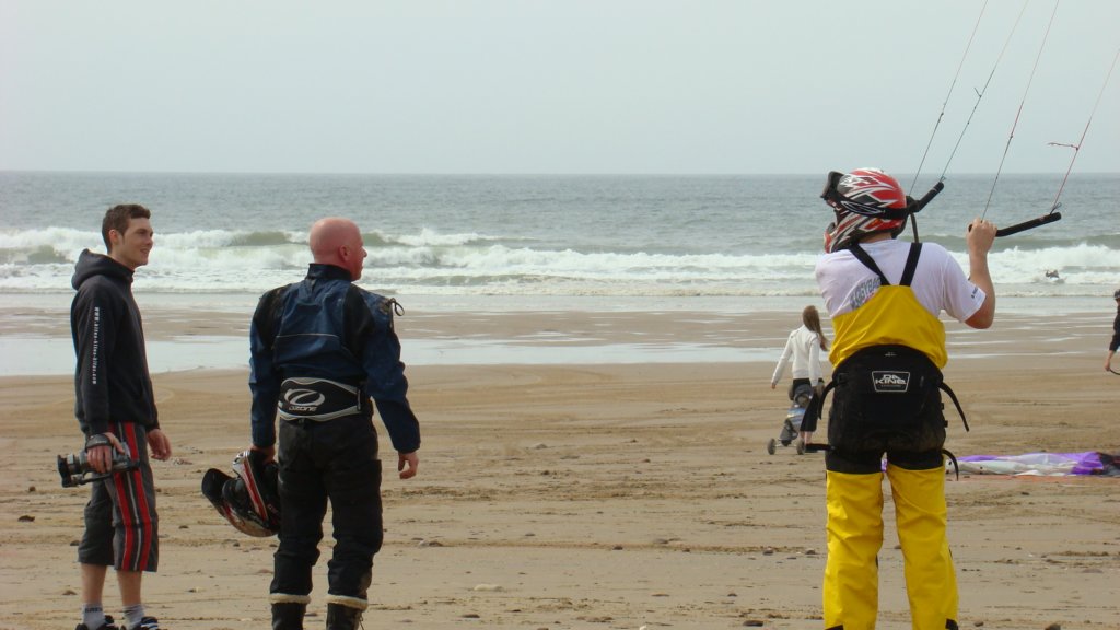 buggybagsracekitesrhosilli0408134.jpg