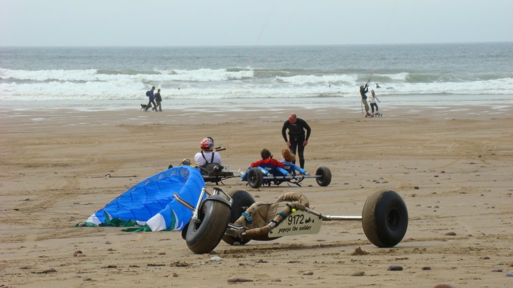 buggybagsracekitesrhosilli0408137.jpg