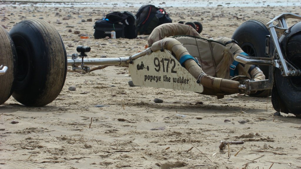 buggybagsracekitesrhosilli040819.jpg