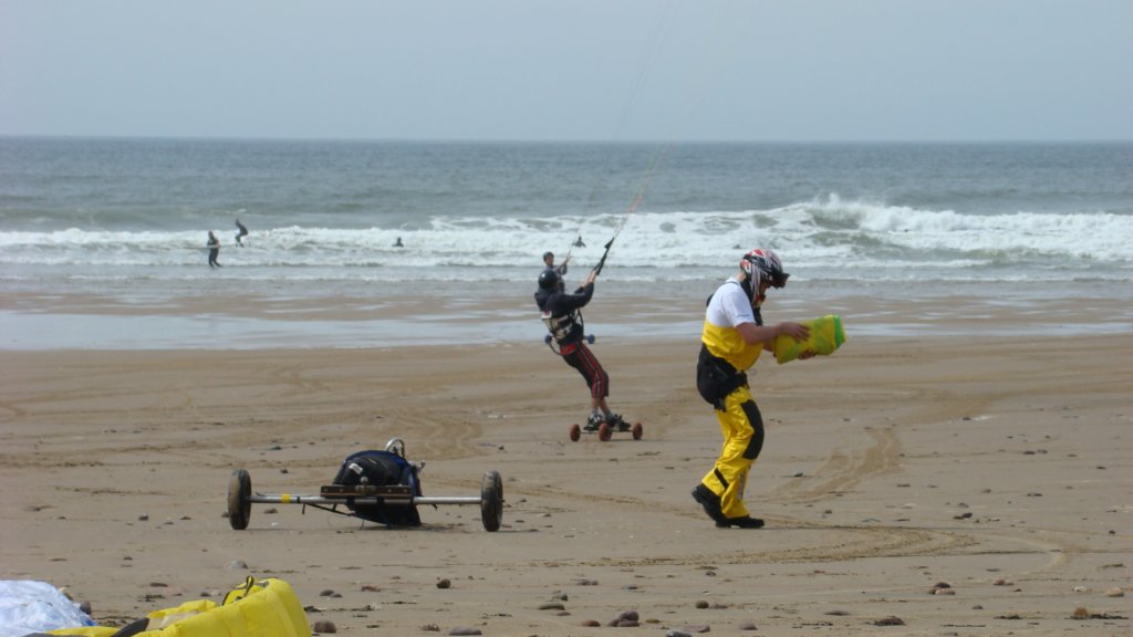 buggybagsracekitesrhosilli040864.jpg