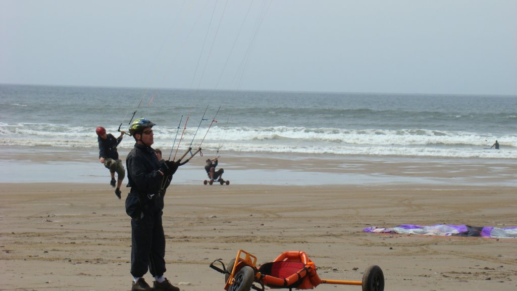 buggybagsracekitesrhosilli040881.jpg